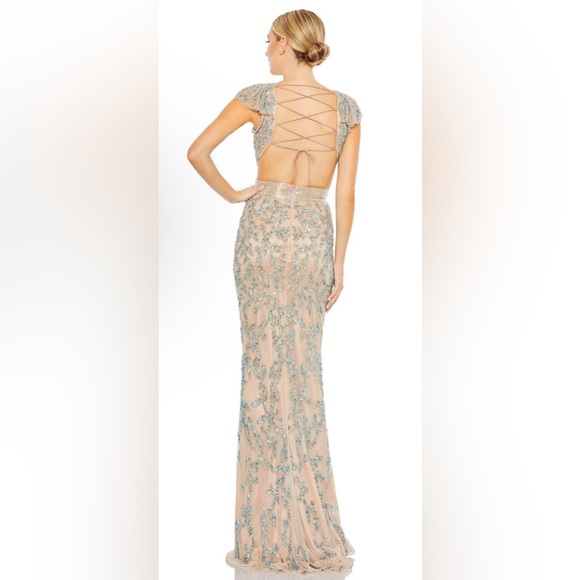 Open lace back nude multicolour gown with slim silhouette - Picture 2 of 3